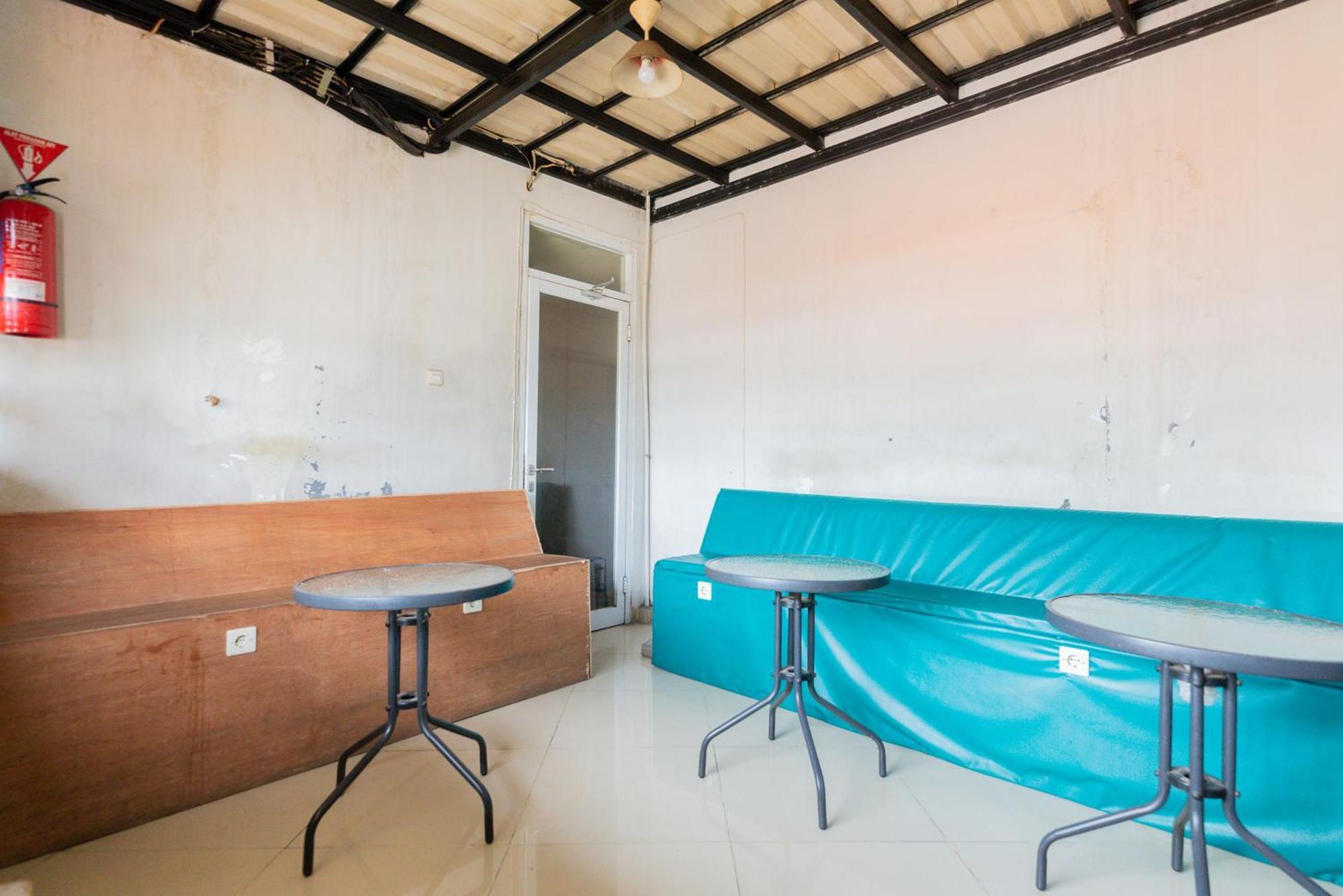 Reddoorz Plus Syariah Near Mall Pondok Indah Jakarta Exteriér fotografie