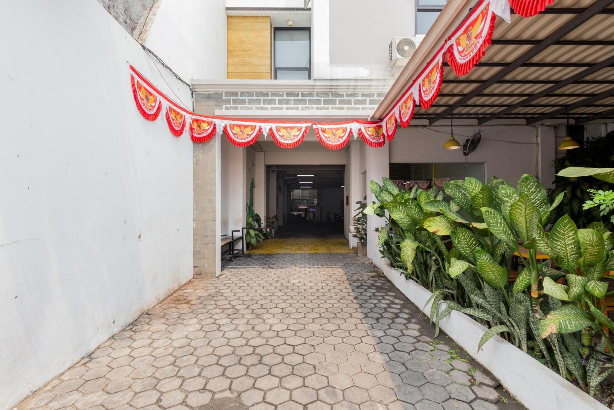 Reddoorz Plus Syariah Near Mall Pondok Indah Jakarta Exteriér fotografie