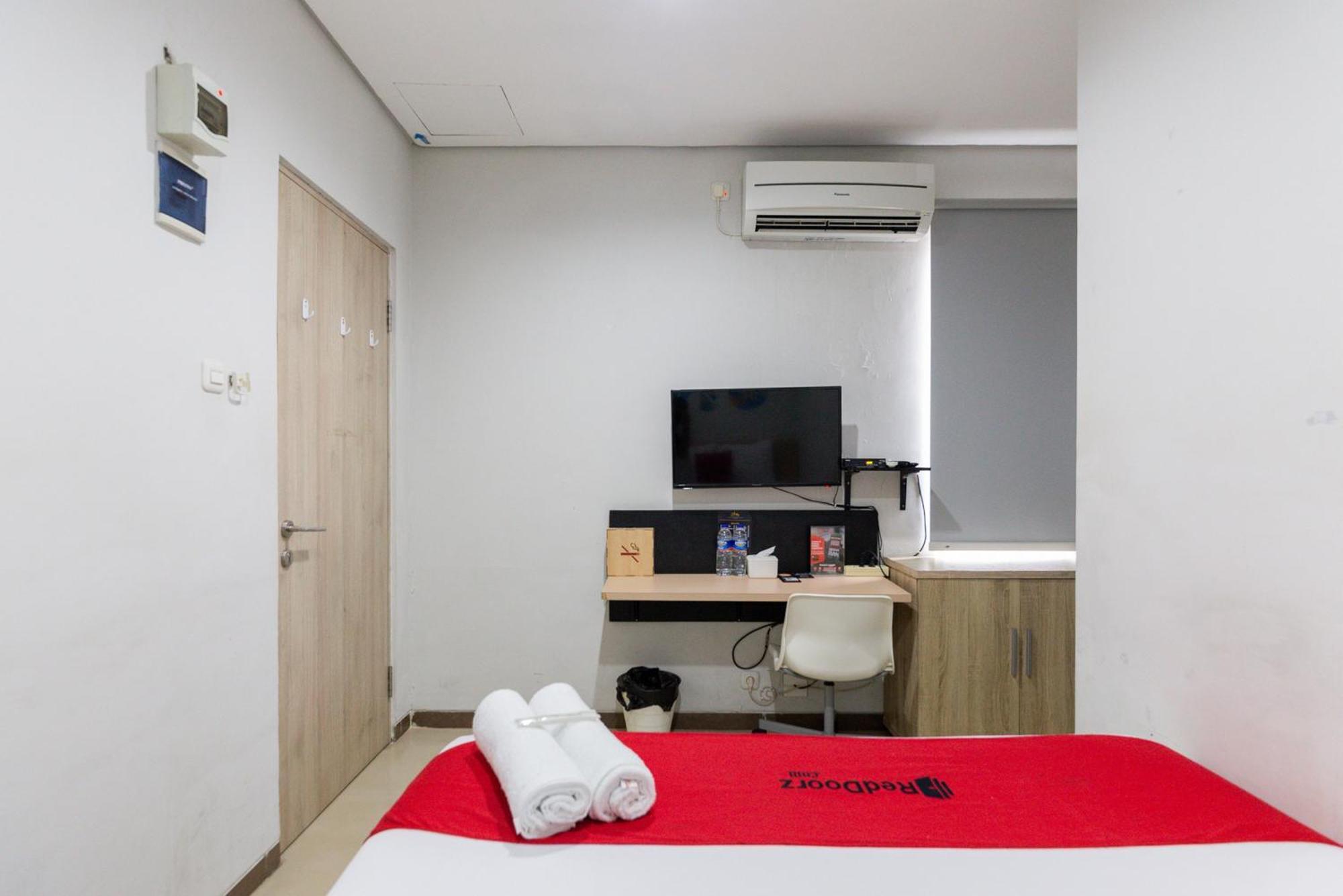 Reddoorz Plus Syariah Near Mall Pondok Indah Jakarta Exteriér fotografie