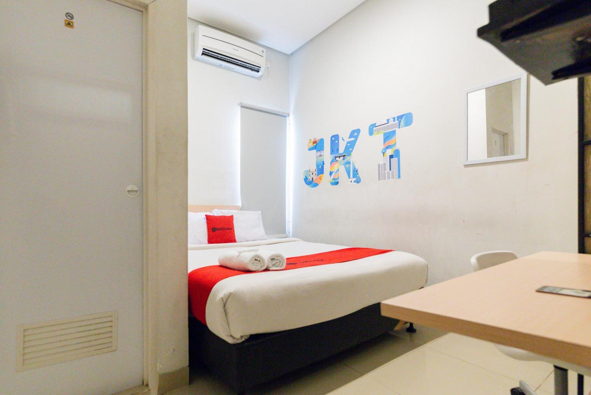 Reddoorz Plus Syariah Near Mall Pondok Indah Jakarta Exteriér fotografie