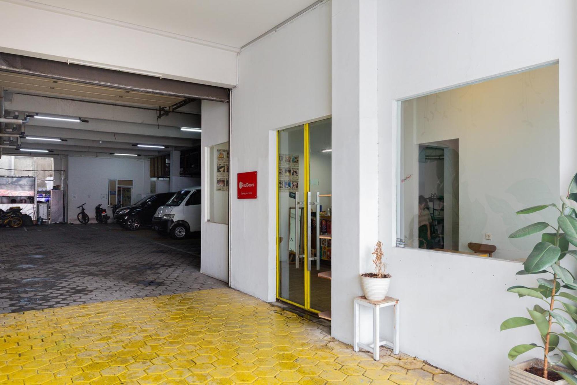 Reddoorz Plus Syariah Near Mall Pondok Indah Jakarta Exteriér fotografie