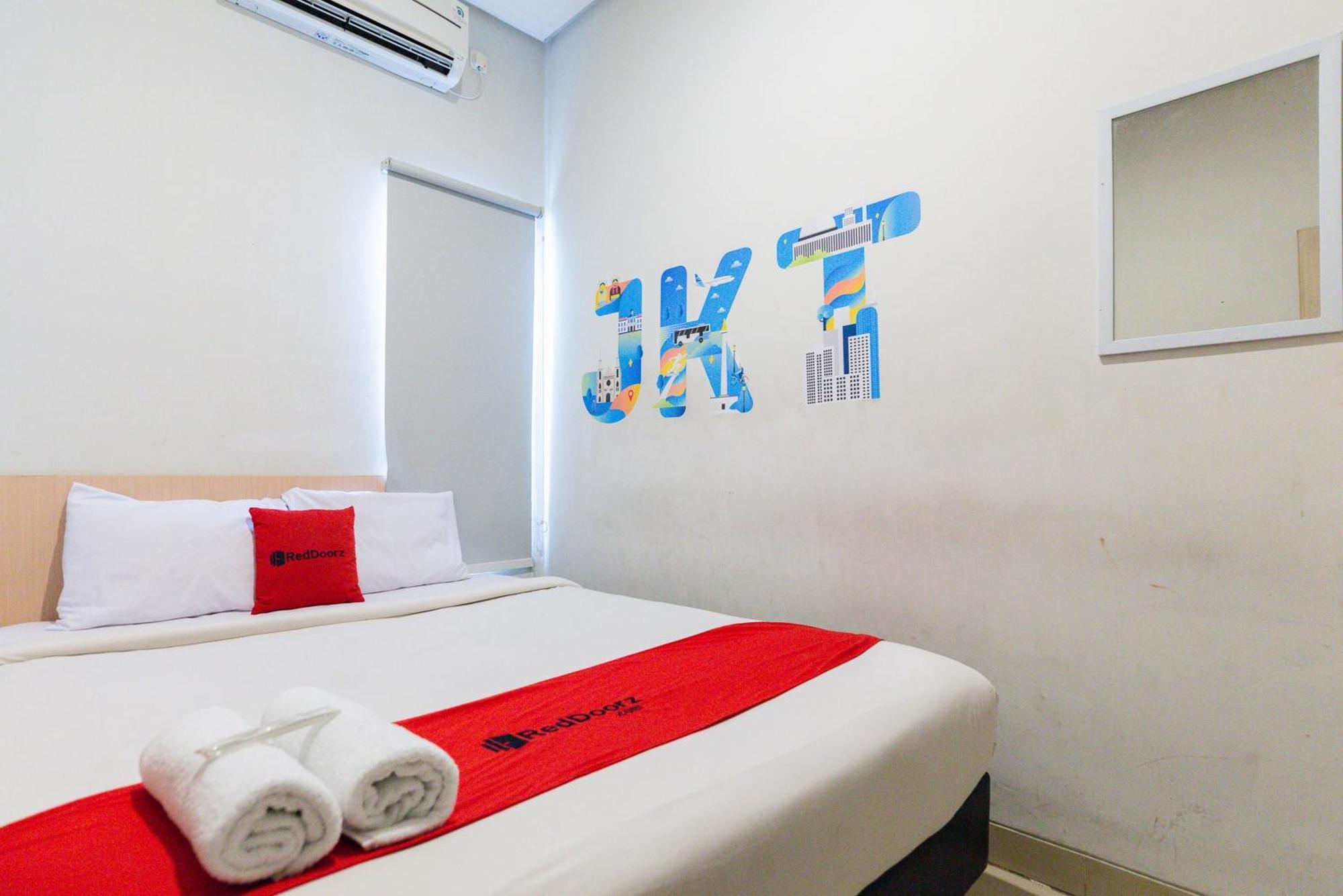Reddoorz Plus Syariah Near Mall Pondok Indah Jakarta Exteriér fotografie