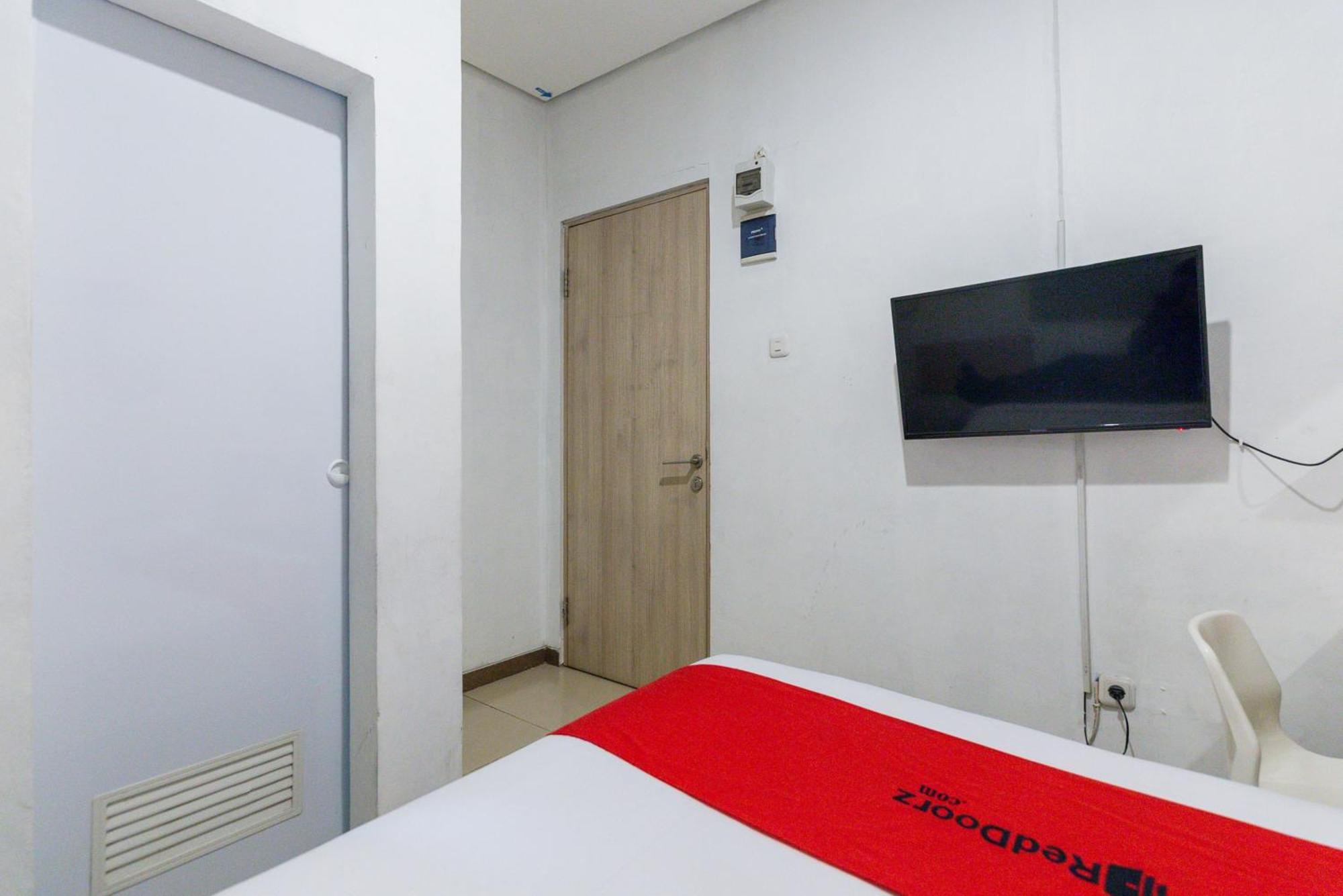 Reddoorz Plus Syariah Near Mall Pondok Indah Jakarta Exteriér fotografie
