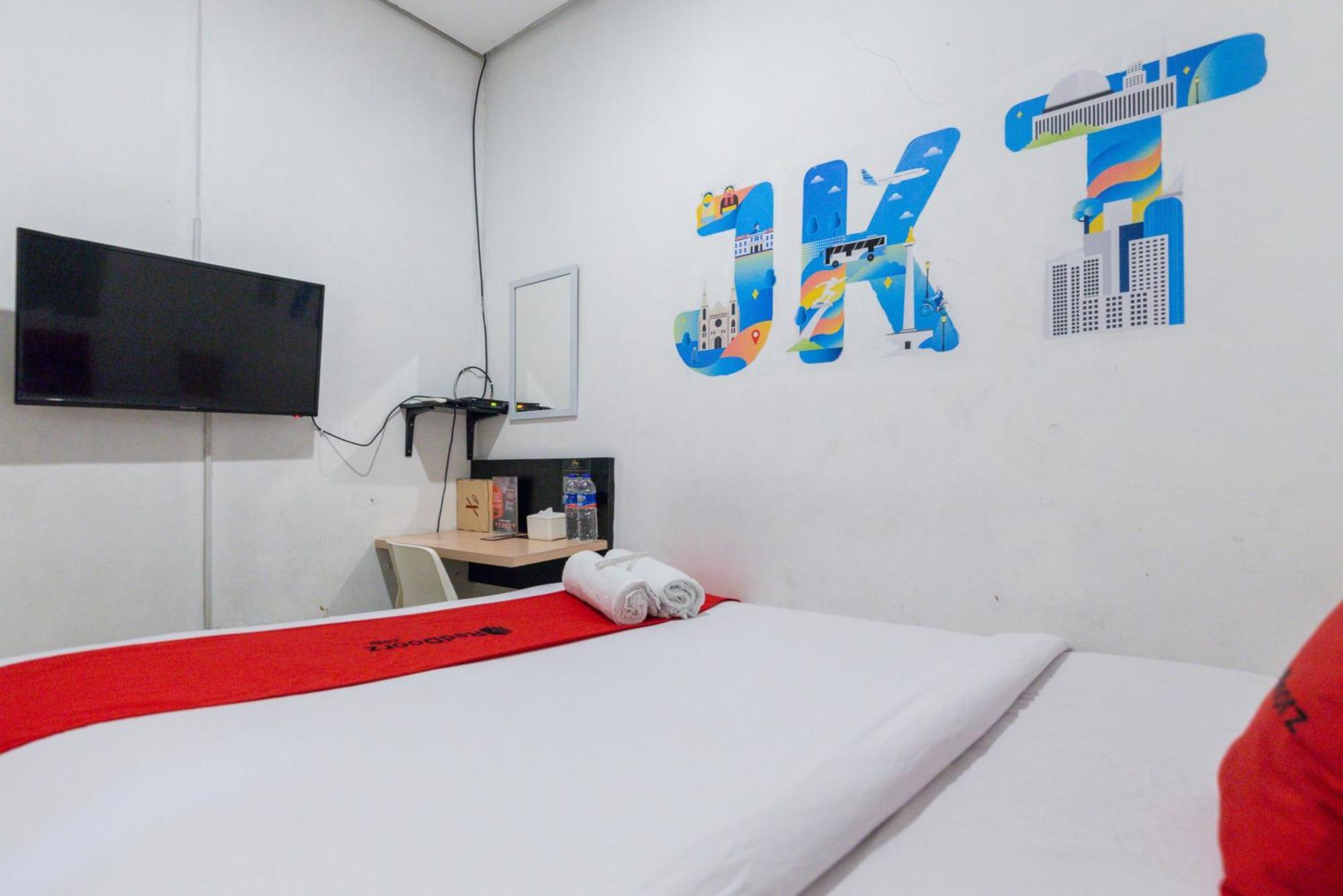 Reddoorz Plus Syariah Near Mall Pondok Indah Jakarta Exteriér fotografie