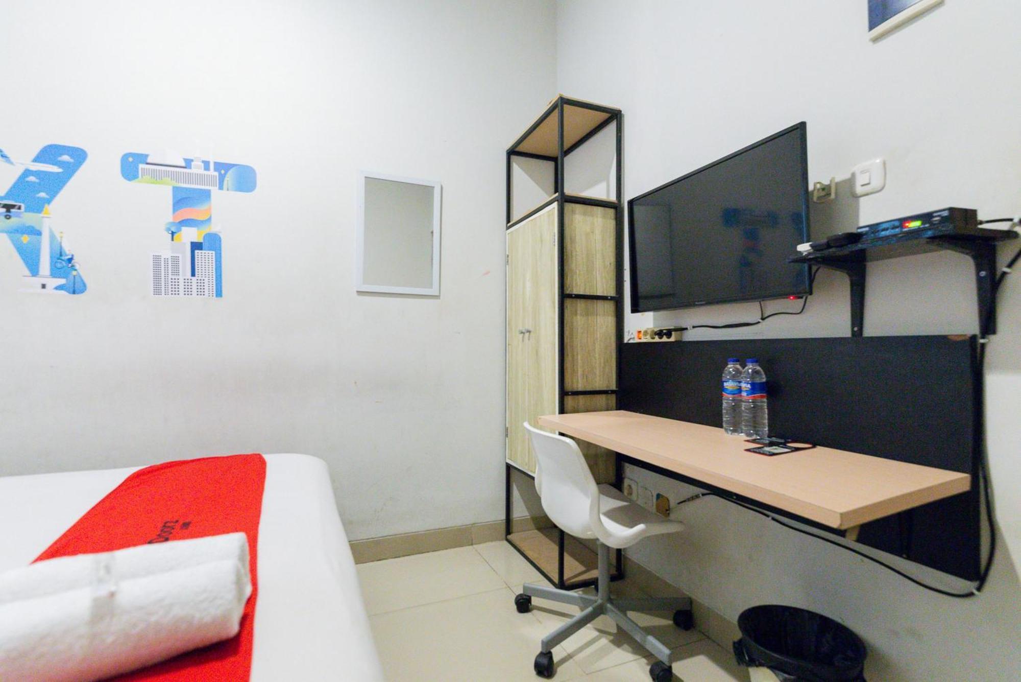 Reddoorz Plus Syariah Near Mall Pondok Indah Jakarta Exteriér fotografie